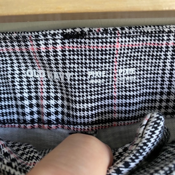 Old Navy Women's Pixie Ankle Houndstooth Striped Black + White Stretchy Pants 12 - Picture 2 of 10